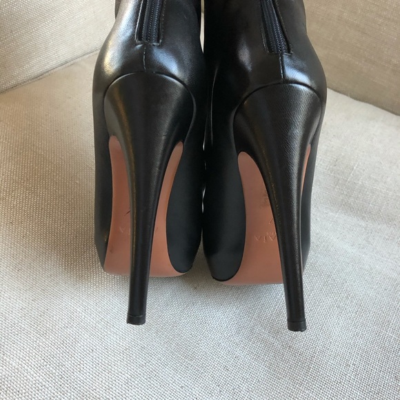 Alaia Ankle Boots Black Leather Zipper Ruffle EUC - Picture 6 of 7